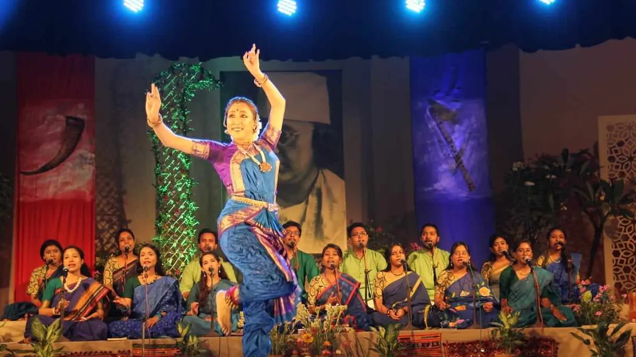 ছায়ানট মিলনায়তনে সাংস্কৃতিক অনুষ্ঠান। ছবি : কালবেলা