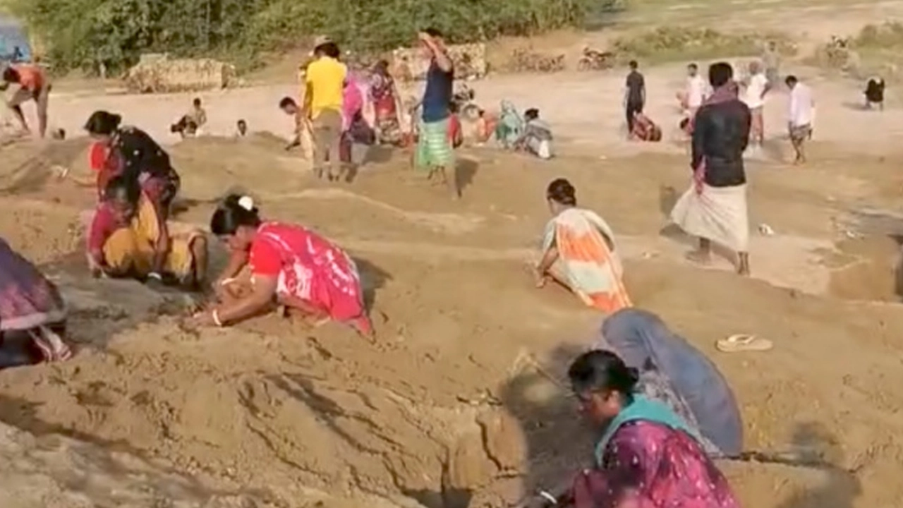 রাণীশংকৈলের আরবিবি (জইই) ইটভাটা এলাকায় ১৪৪ ধারা জারি। পুরনো ছবি