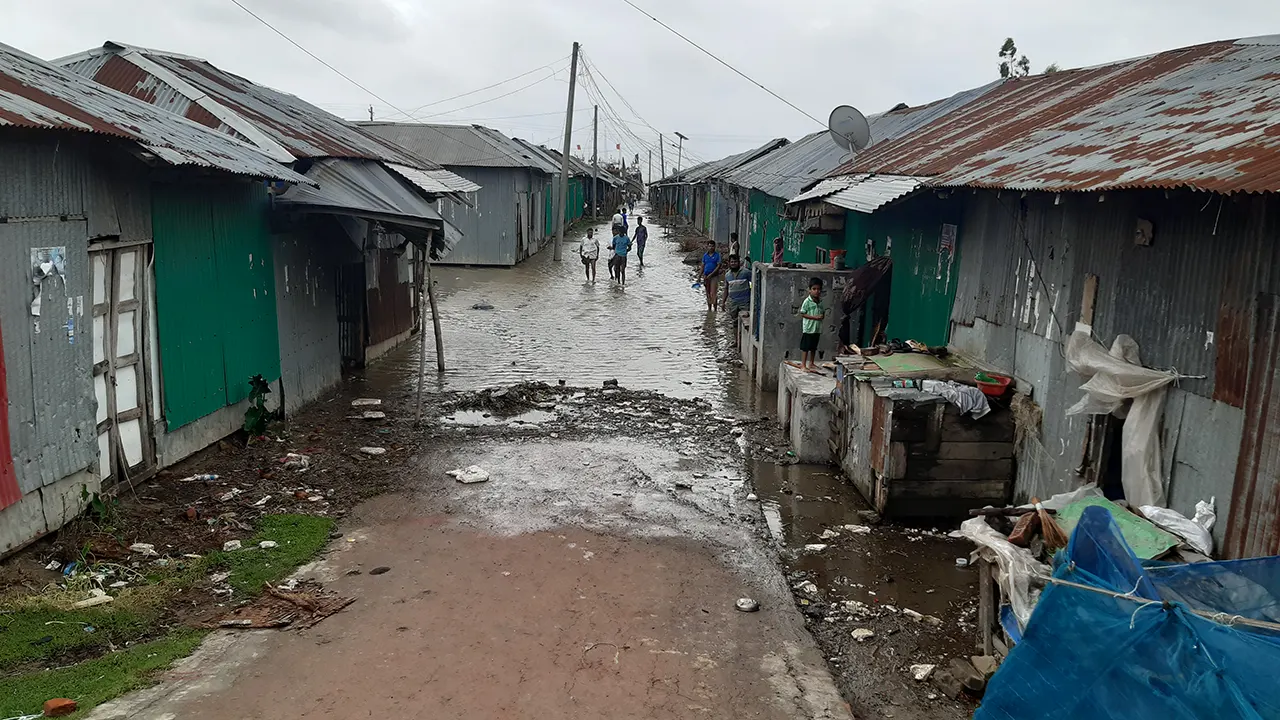 ভোলার চরফ্যাশনে জোয়ারের পানি বাড়ায় প্লাবিত এলাকার একাংশ। ছবি : কালবেলা