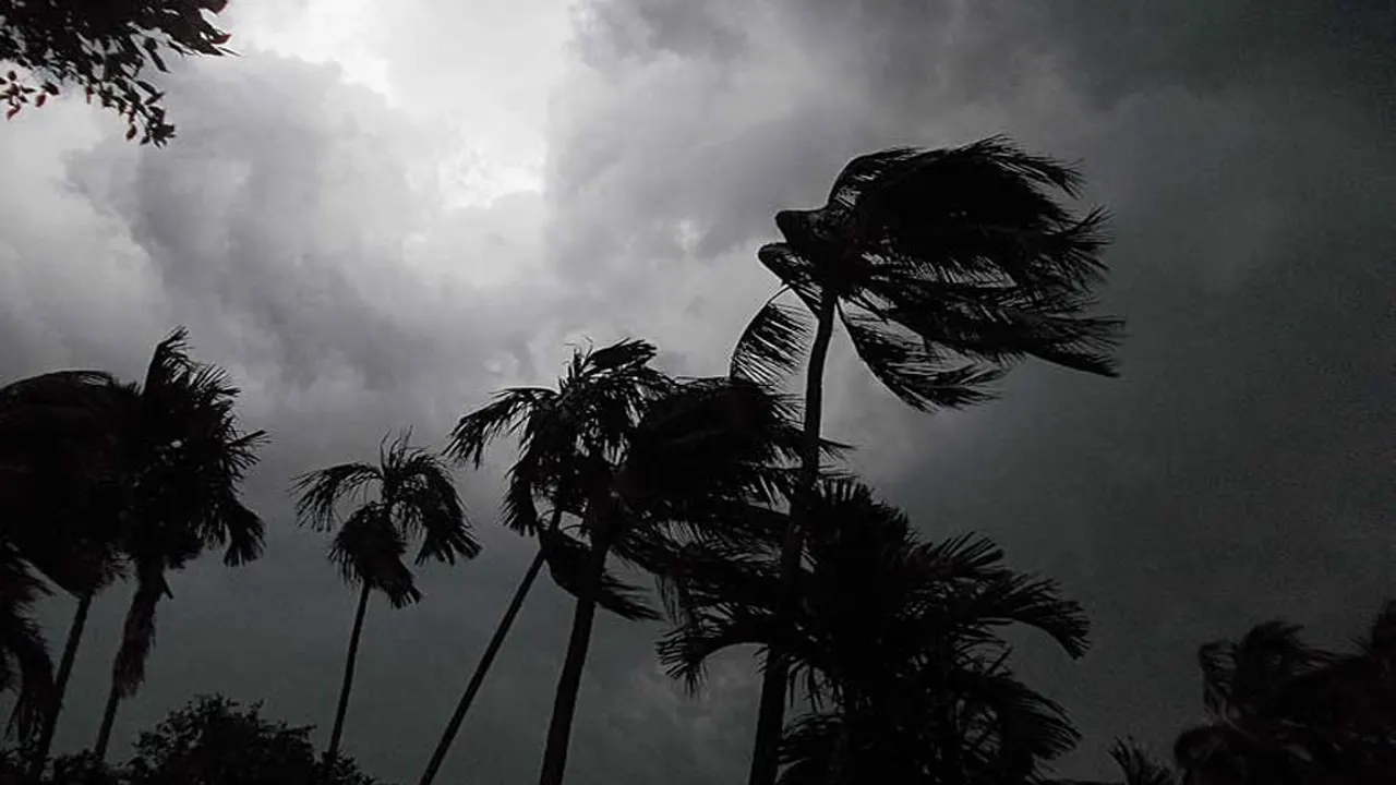 সন্ধ্যার মধ্যে সারা দেশে তীব্র ঝড়ের পূর্বাভাস দিয়েছে আবহাওয়া অফিস। ছবি : সংগৃহীত