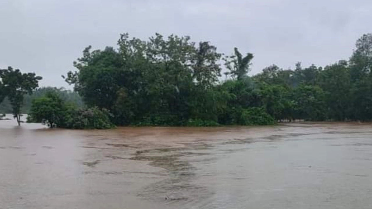 সিলেটের প্রধান নদী সুরমার পানি তিন গুণ বৃদ্ধি পেয়েছে। ছবি : কালবেলা