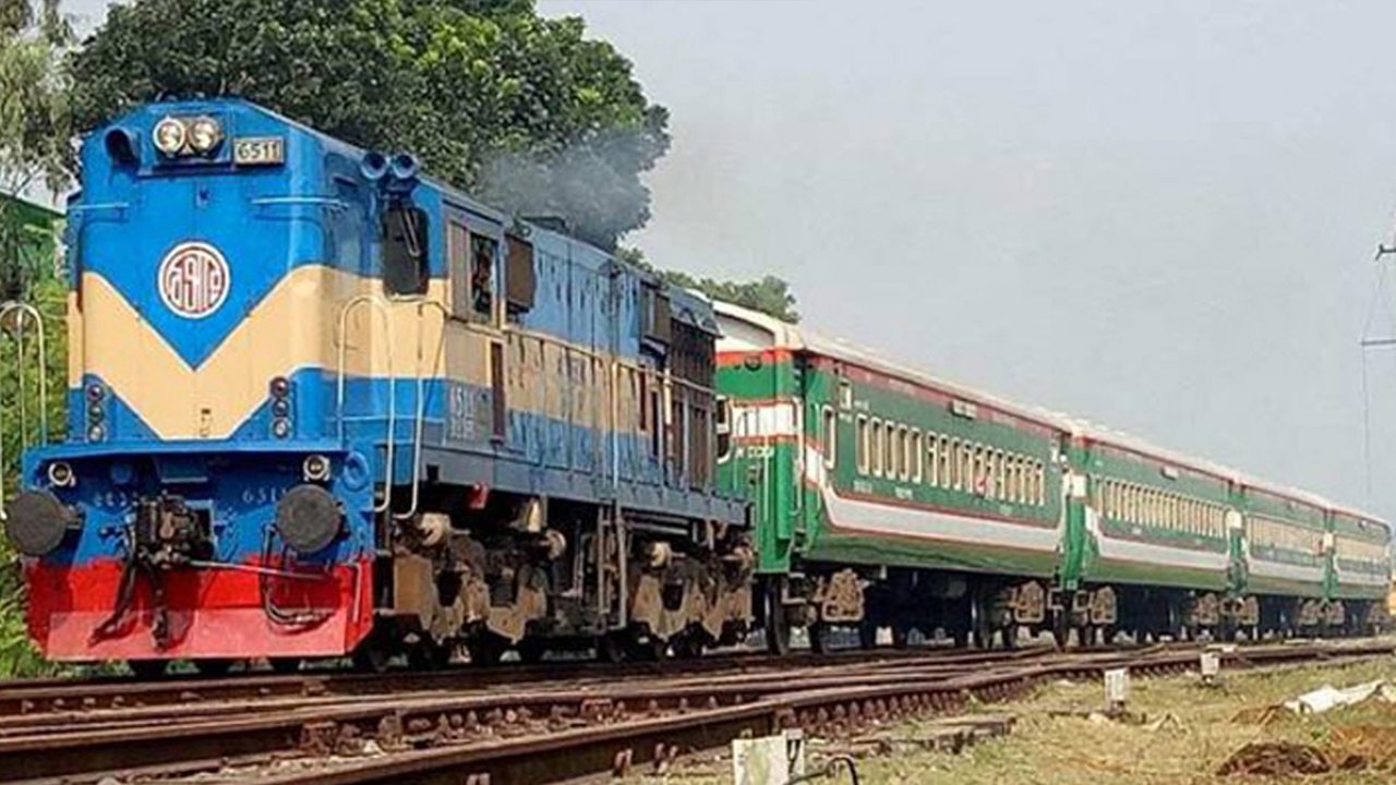 ট্রেনের পুরোনো ছবি।