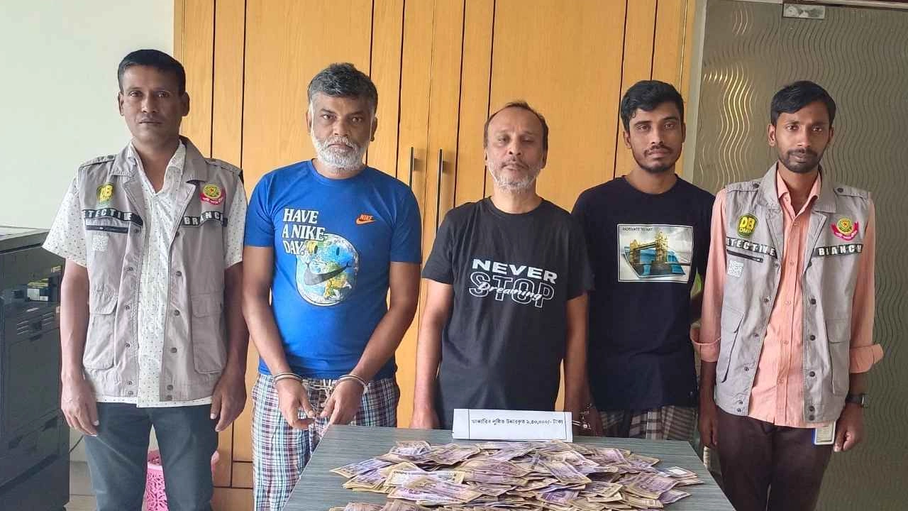 গ্রেপ্তারকৃত ধাক্কা পার্টি চক্রের তিনজন। ছবি : সংগৃহীত