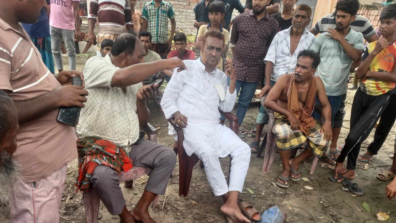রাজশাহীতে উপজেলা পরিষদ নির্বাচনকে কেন্দ্র করে ধাওয়া-পাল্টাধাওয়া ও হামলার ঘটনা ঘটেছে। ছবি : কালবেলা