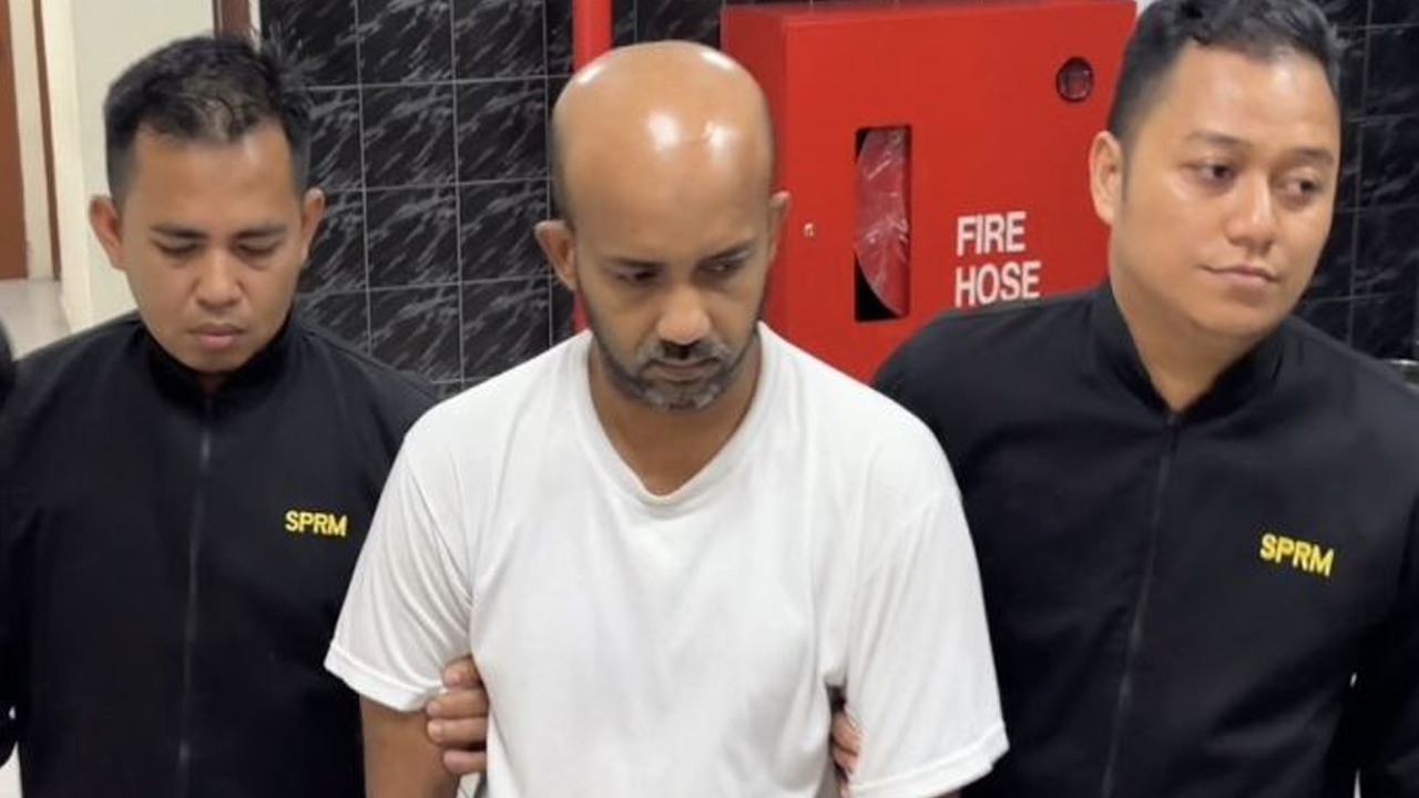 মালয়েশিয়ান পুলিশের হাতে গ্রেপ্তার বাংলাদেশি। সৌজন্য ছবি