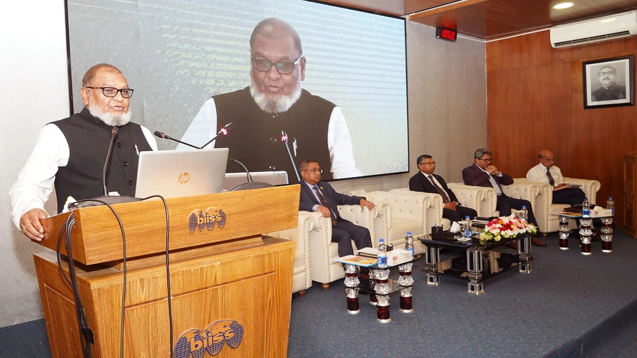 ‘বঙ্গবন্ধু : এ চ্যাম্পিয়ন অব ওয়াল্ড পিচ’ শীর্ষক সেমিনারে কথা বলেন মুক্তিযুদ্ধবিষয়কমন্ত্রী আ ক ম মোজাম্মেল হক। ছবি : কালবেলা