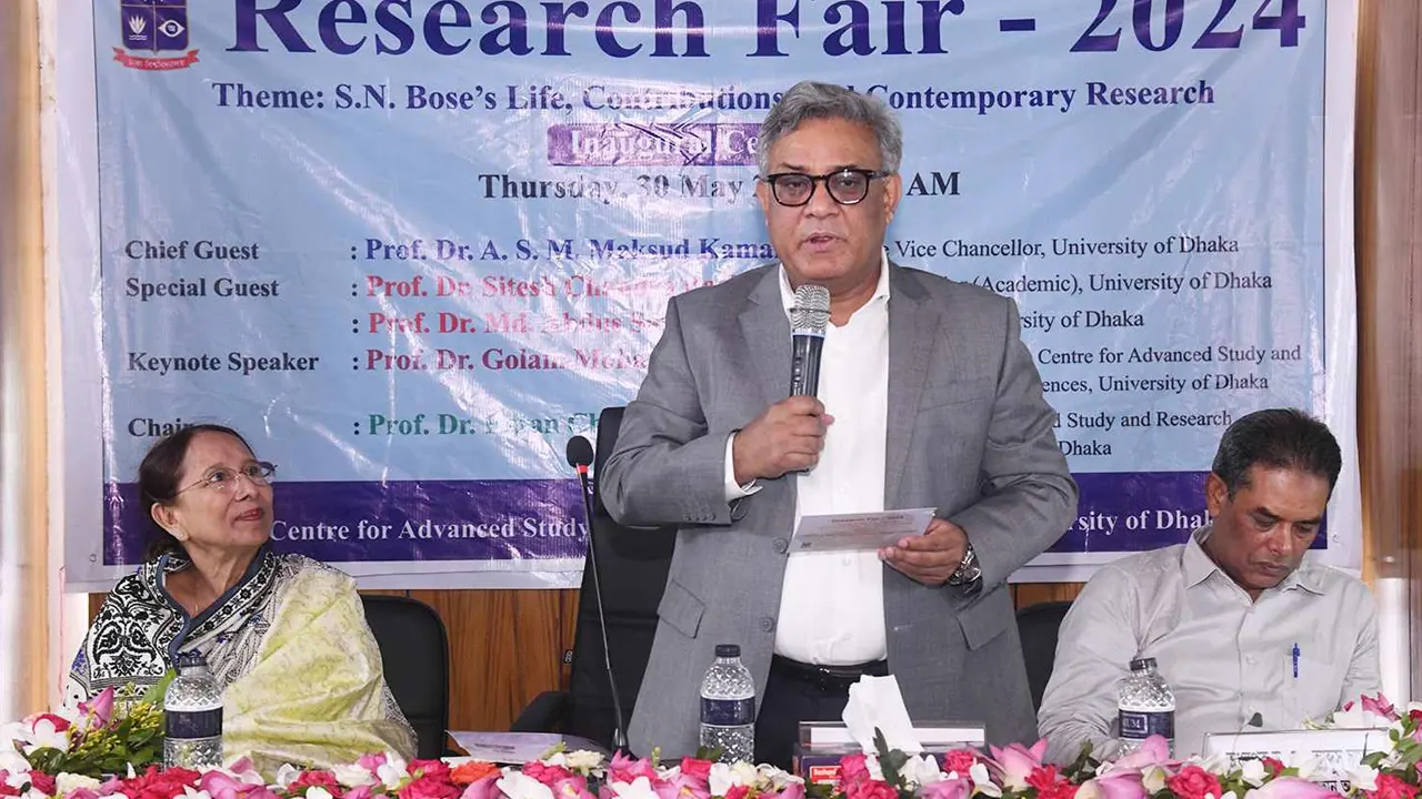 ঢাকা বিশ্ববিদ্যালয়ে দিনব্যাপী গবেষণা মেলা অনুষ্ঠিত। ছবি : কালবেলা