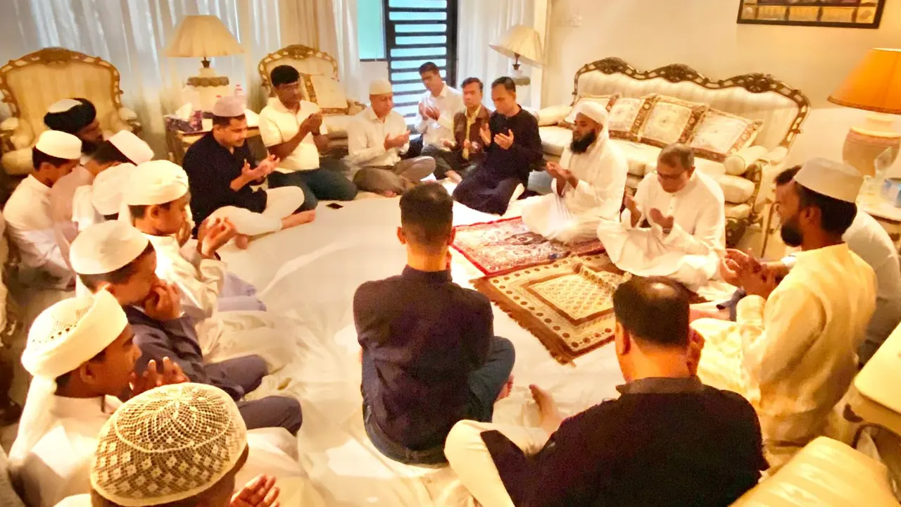 খালেদা জিয়ার বাসায় দোয়া ও মিলাদ মাহফিল। ছবি : কালবেলা