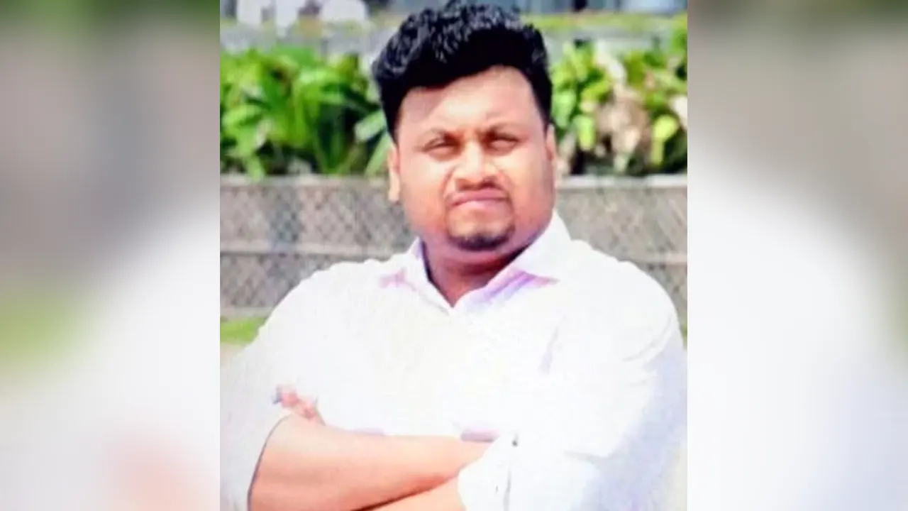 ক্যাশিয়ার সুজন রহমান। ছবি : সংগৃহীত