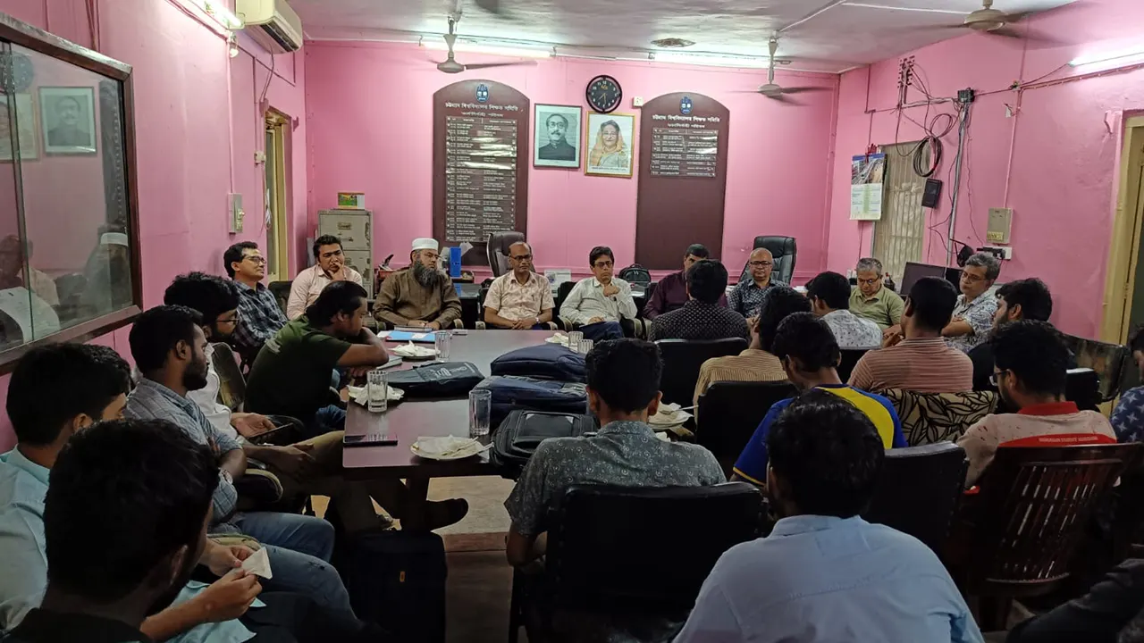 চবি শিক্ষক সমিতির সঙ্গে চবিসাসের মতবিনিময়। ছবি : কালবেলা