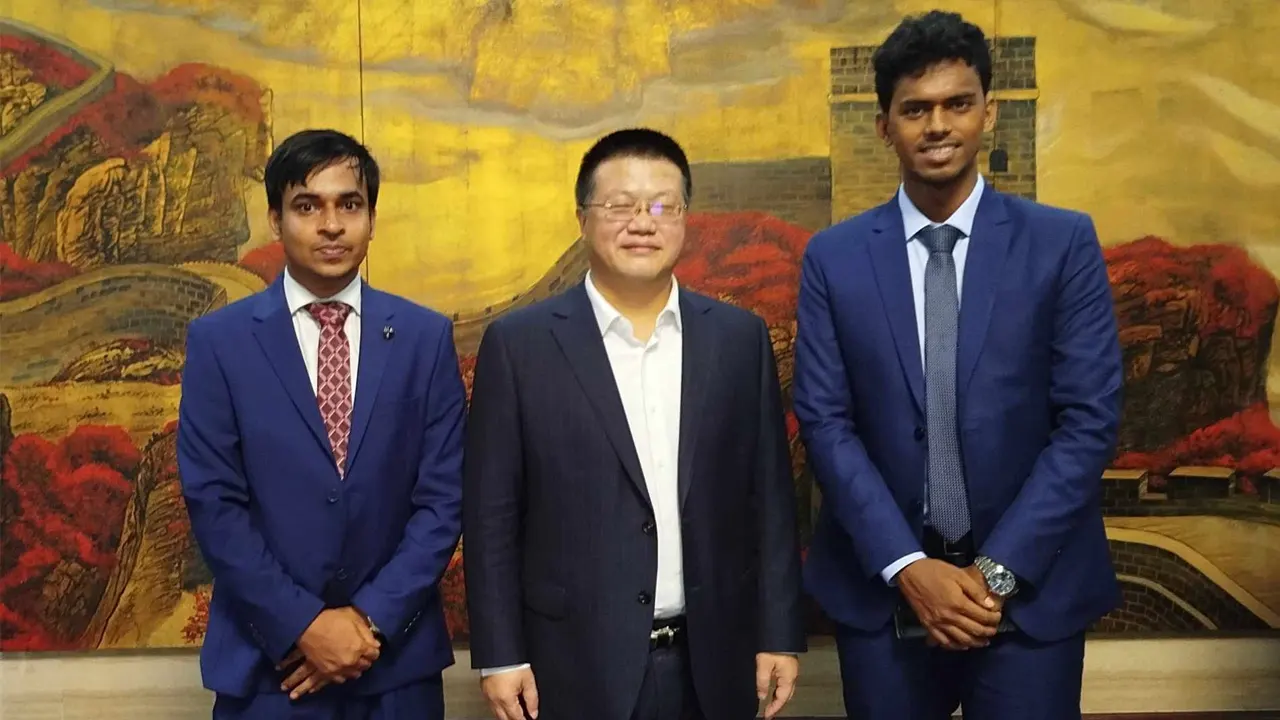 ঢাকা বিশ্ববিদ্যালয় সাংবাদিক সমিতির সভাপতি আল সাদী ভূঁইয়া ও সাধারণ সম্পাদক মহিউদ্দিন মুজাহিদ মাহি। ছবি : কালবেলা