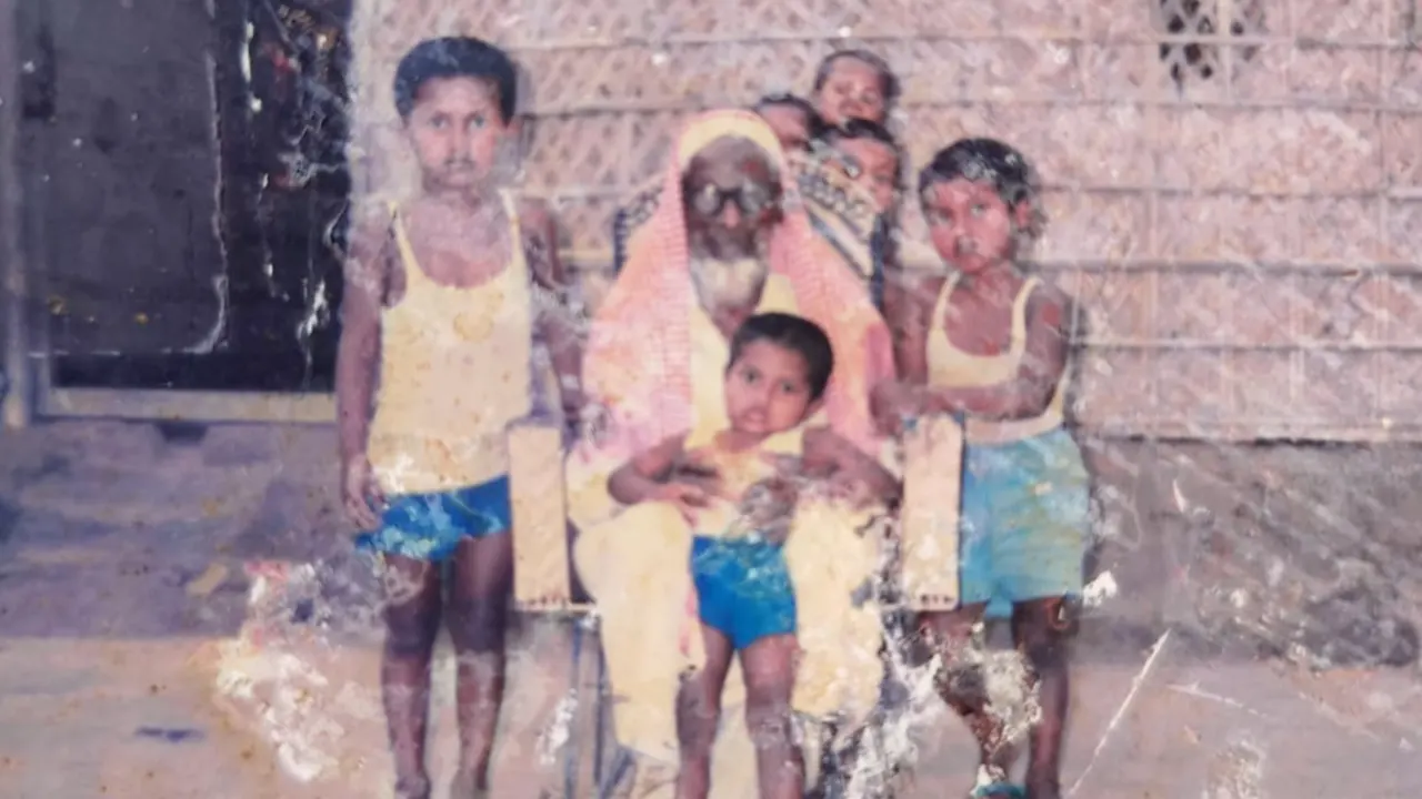 পরিবারের শিশুদের সঙ্গে মো. আব্দুস সালাম। ছবি : সংগৃহীত