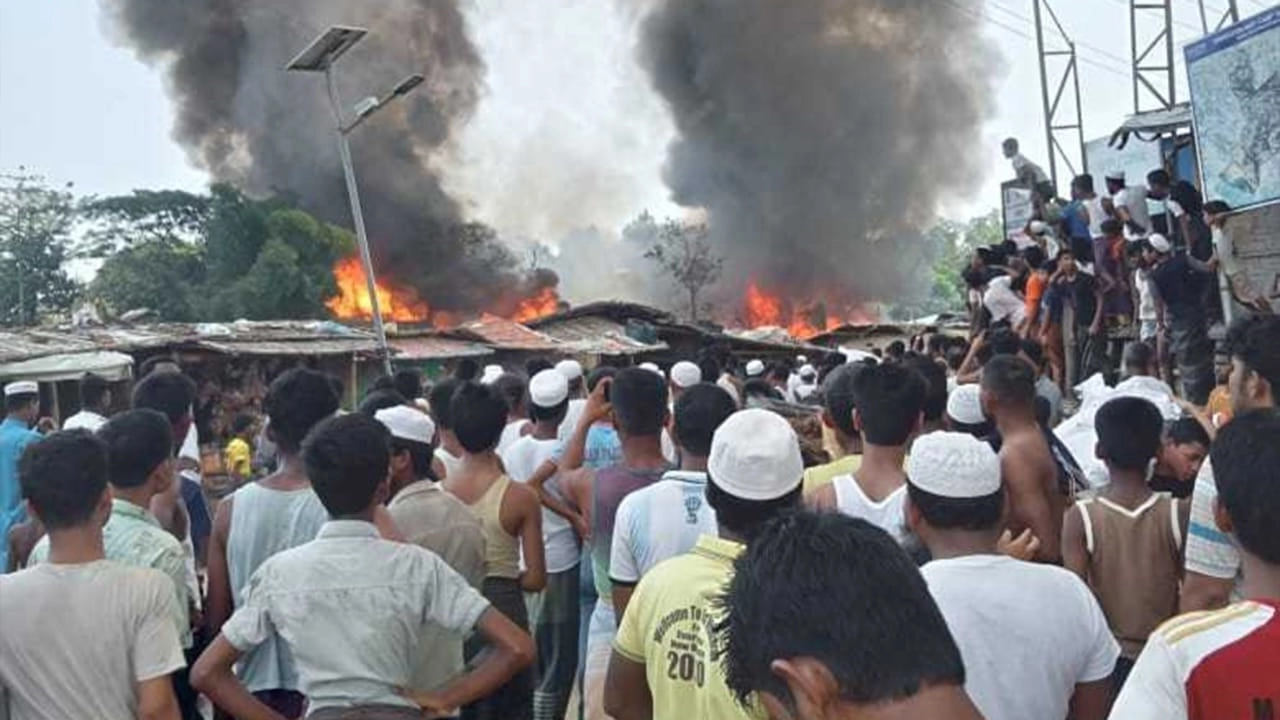 রোহিঙ্গা ক্যাম্পে ভয়াবহ আগুন। ছবি : কালবেলা