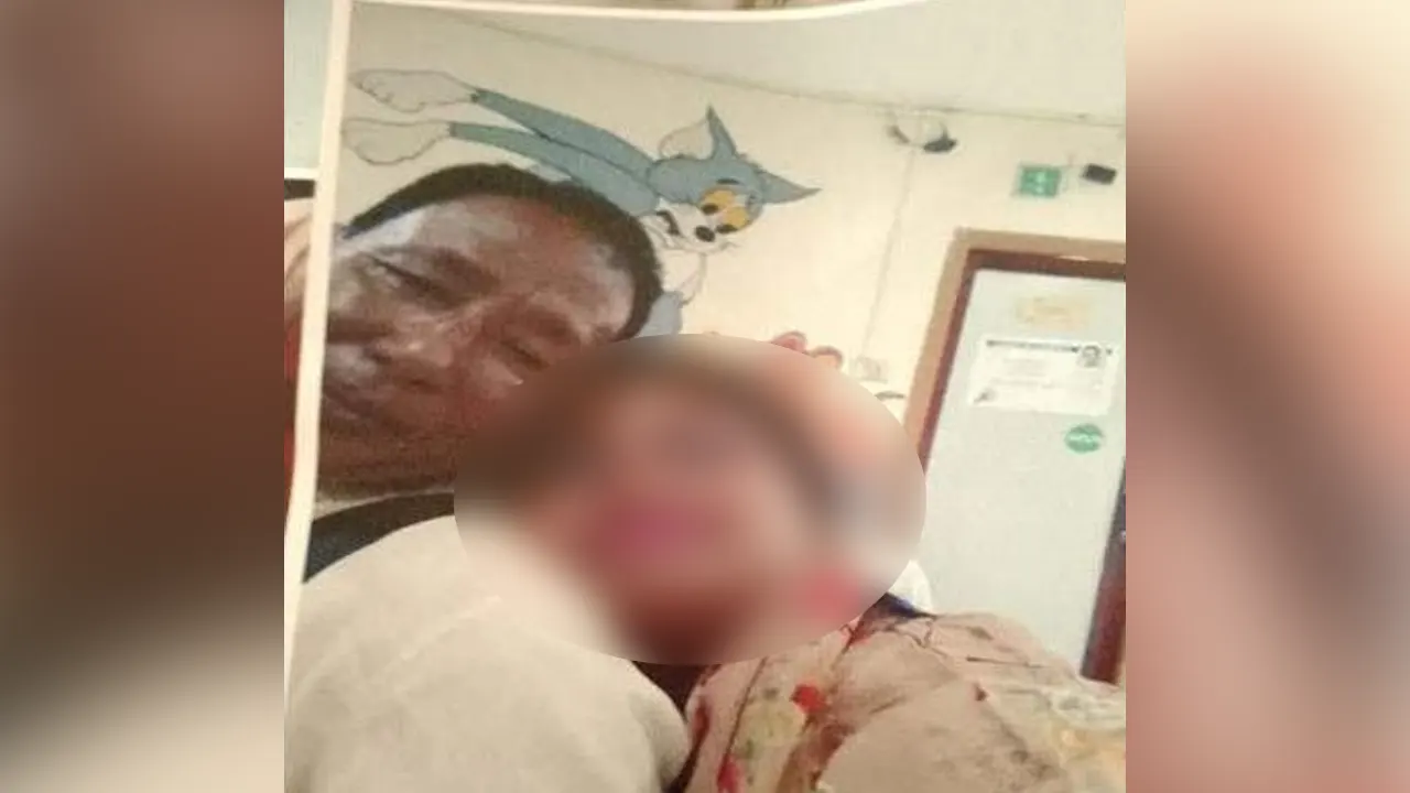 ইউপি চেয়ারম্যান মনি ভূষণ রায় ও আবু সাঈদের স্ত্রী সাবেক নারী ইউপি সদস্য রাশেদা বেগম। ছবি : কালবেলা