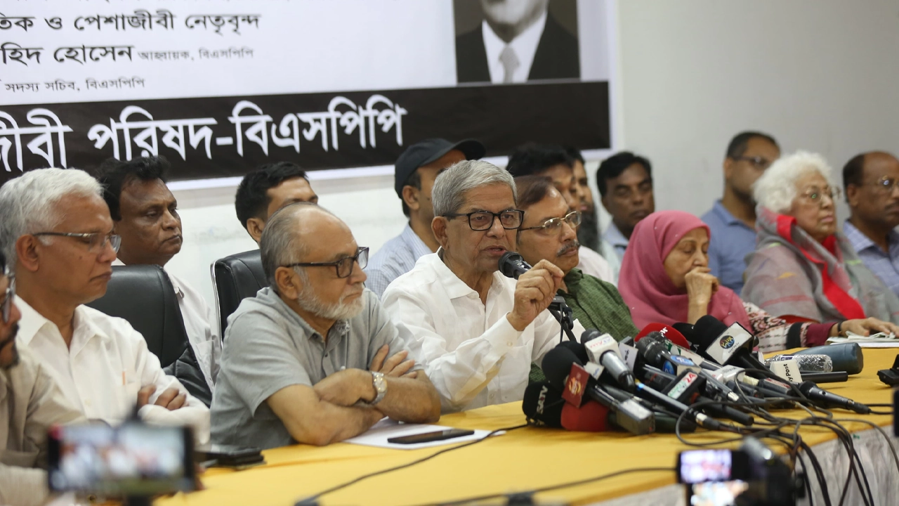প্রেস ক্লাবে এক আলোচনা সভায় বিএনপি মহাসচিব মির্জা ফখরুল ইসলাম আলমগীর। ছবি : কালবেলা