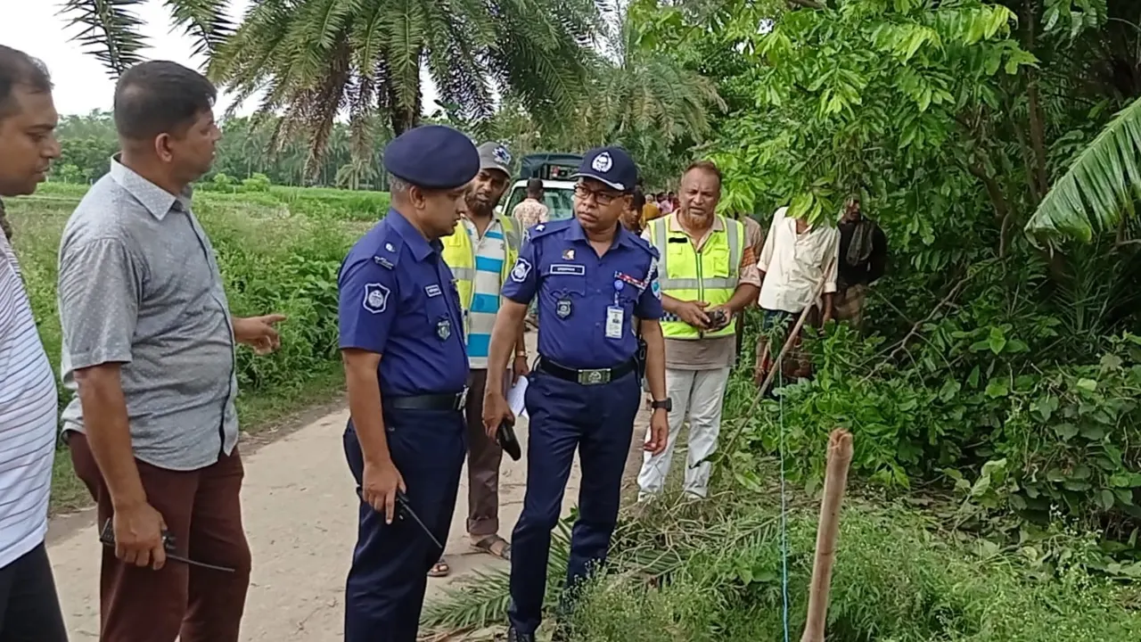 কবিরাজের লাশ উদ্ধারের ঘটনায় পুলিশ ঘটনাস্থল পরিদর্শন করেছে। ছবি : কালবেলা