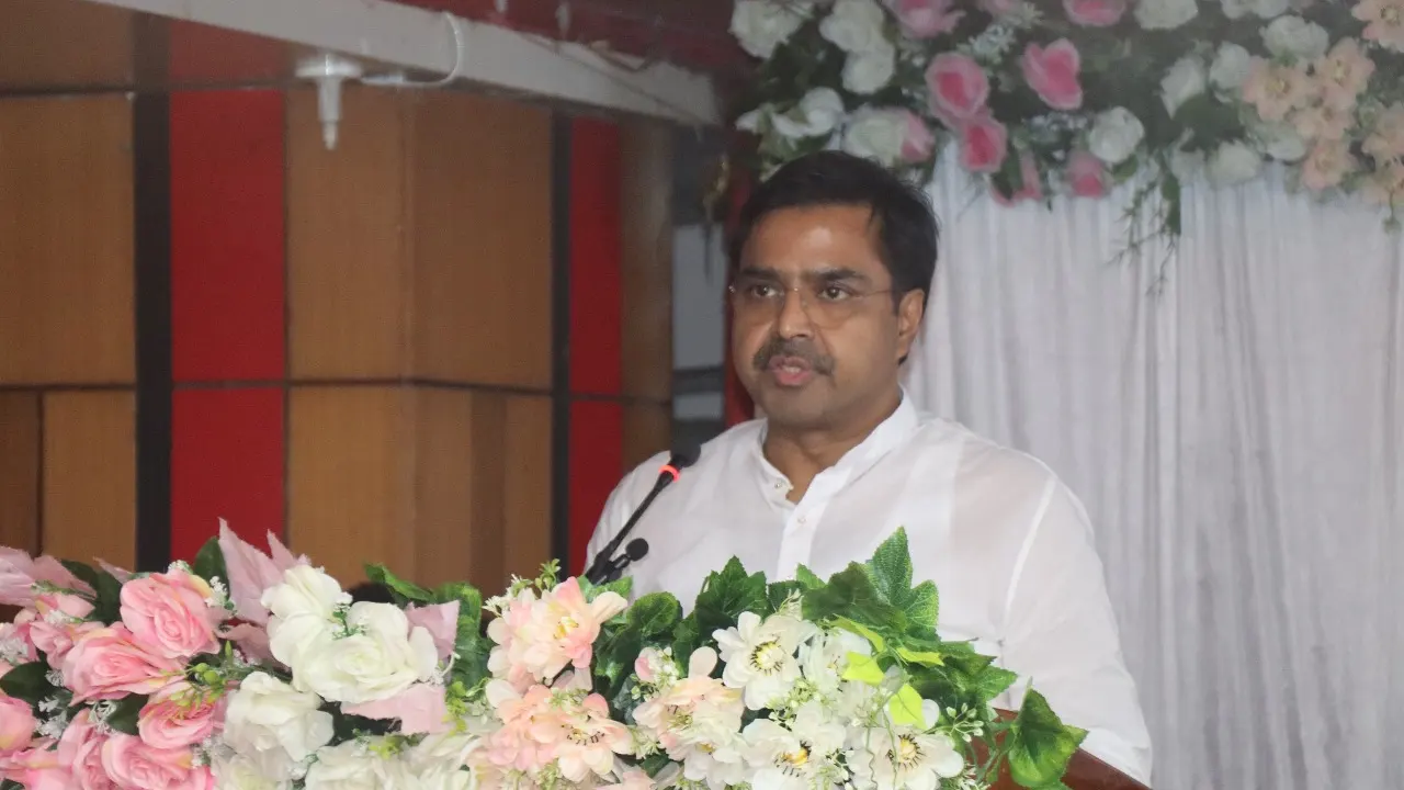 রোববার যাত্রাবাড়ীর নূর কমিউনিটি সেন্টারে আইনশৃঙ্খলাসংক্রান্ত সমন্বয় সভায় কথা বলেন মোহাম্মদ সাঈদ খোকন। ছবি : কালবেলা