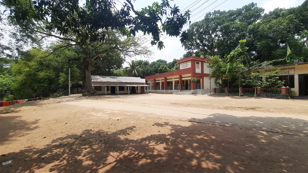 রেলওয়ে কলোনি সরকারি প্রাথমিক বিদ্যালয়। ছবি : কালবেলা