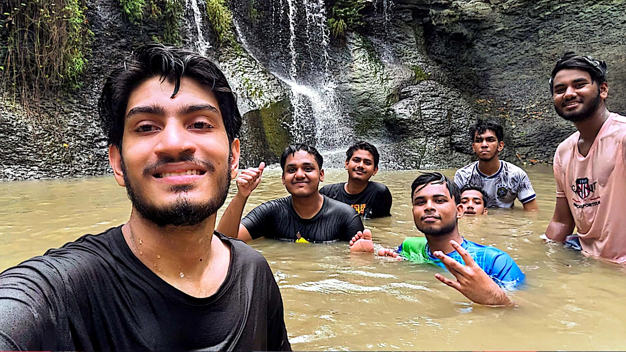 ভুক্তভোগী শিক্ষার্থীরা। ছবি : সংগৃহীত