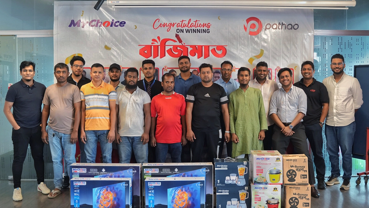 রাজধানীর পাঠাওয়ের প্রধান কার্যালয়ে ‘পাঠাও বাজিমাত’ ক্যাম্পেইনের পুরস্কার বিতরণ। ছবি : সংগৃহীত