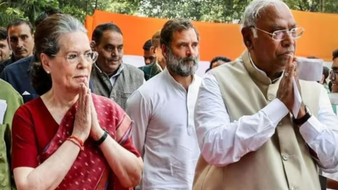 কংগ্রেস নেতৃত্বাধীন ইন্ডিয়া জোটের নেতারা। ছবি : সংগৃহীত
