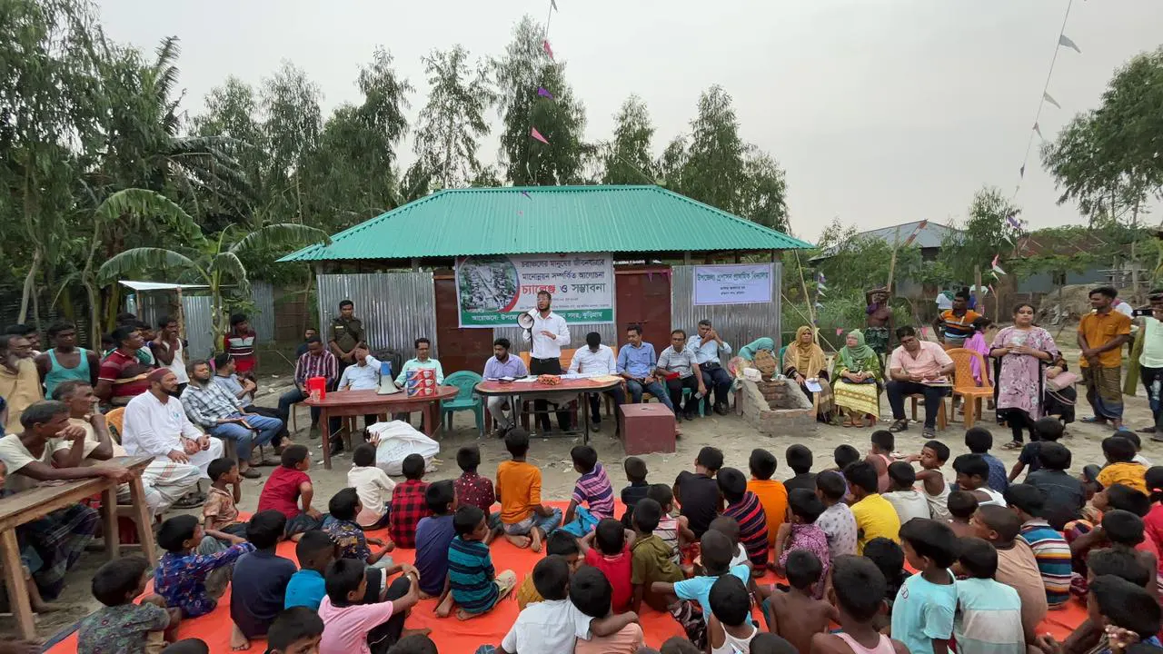 চরে প্রাথমিক বিদ্যালয়ের কার্যক্রম উদ্বোধন। ছবি : কালবেলা