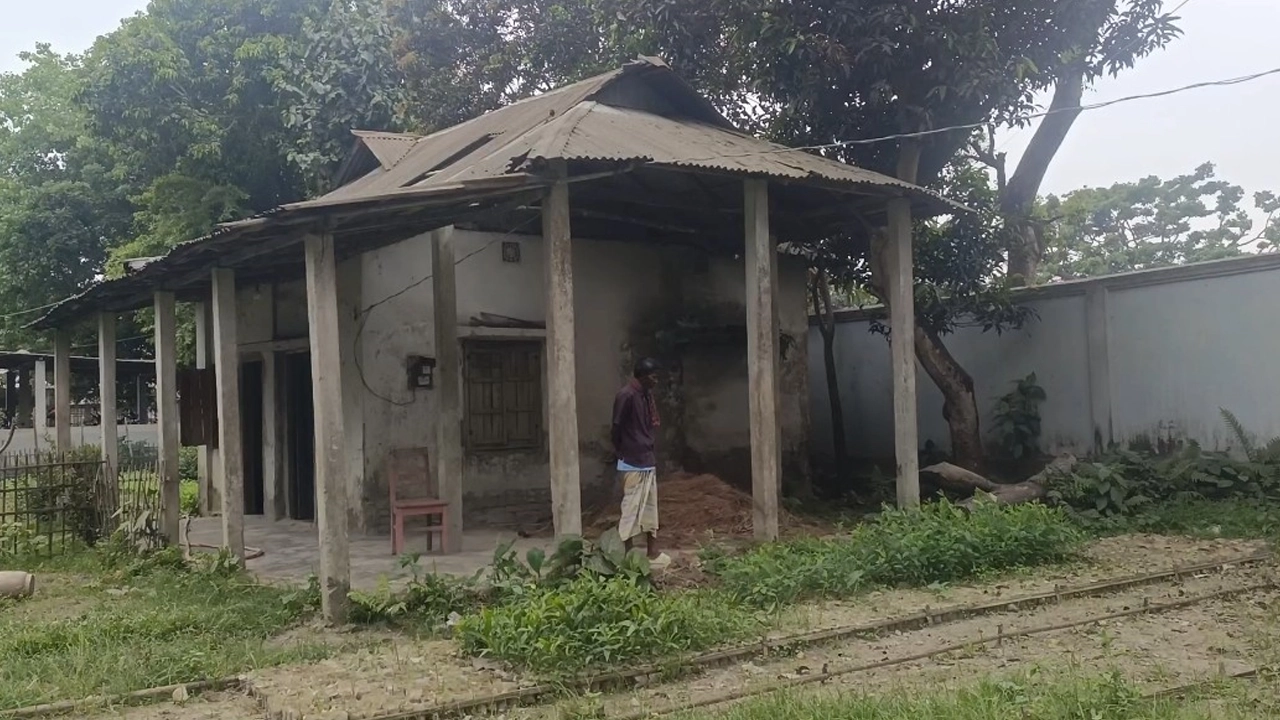 গাইবান্ধার সুন্দরগঞ্জ বন বিভাগের অফিস কক্ষ। ছবি : কালবেলা