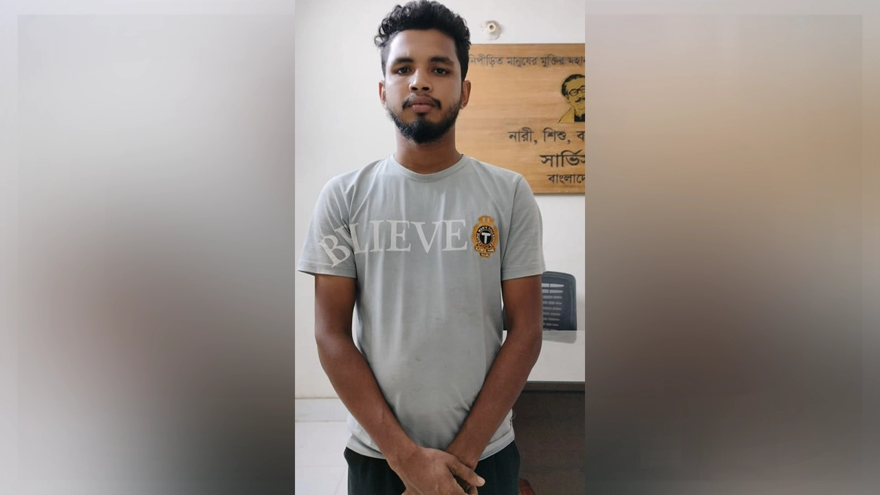গ্রেপ্তার এমরান হোসেন। ছবি : কালবেলা
