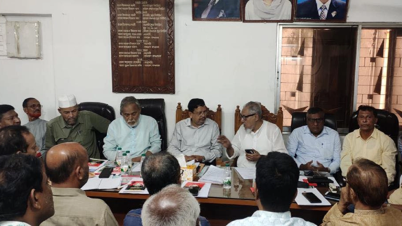 নয়াপল্টনে দলের কেন্দ্রীয় কার্যালয়ে শ্রমিক দলের সভা অনুষ্ঠিত হয়। ছবি : কালবেলা