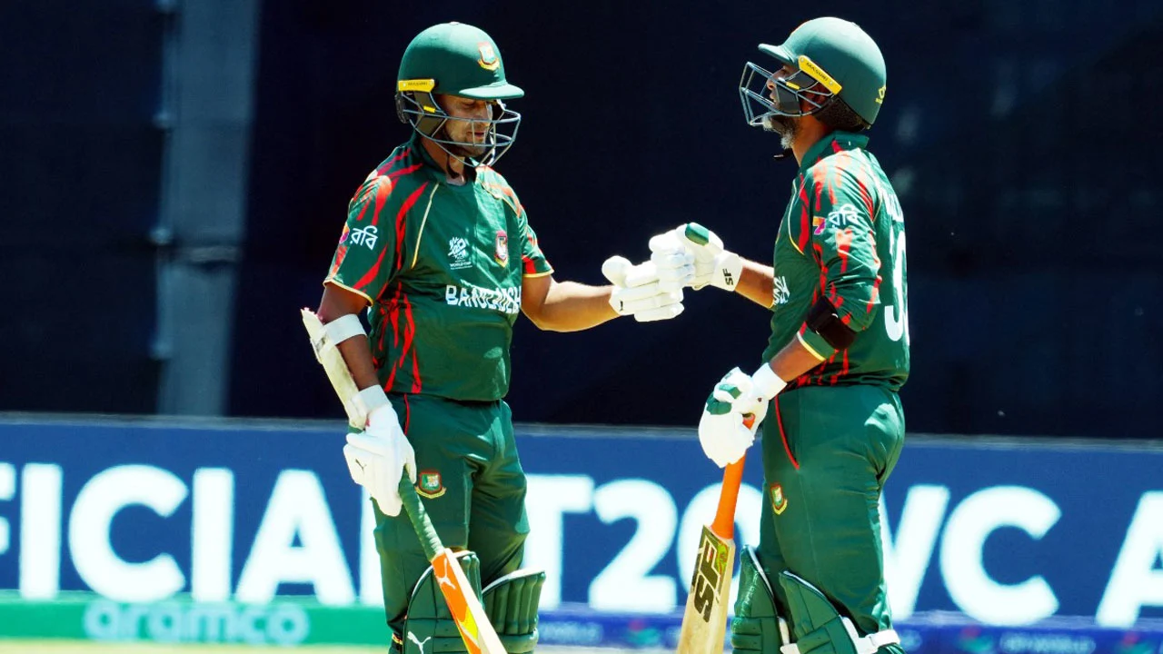 মাহমুদউল্লাহ রিয়াদের সঙ্গে সাকিব আল হাসান। ছবি : সংগৃহীত