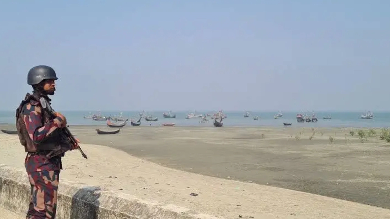 সীমান্তে টহলরত এক বিজিবি সদস্য। পুরোনো ছবি