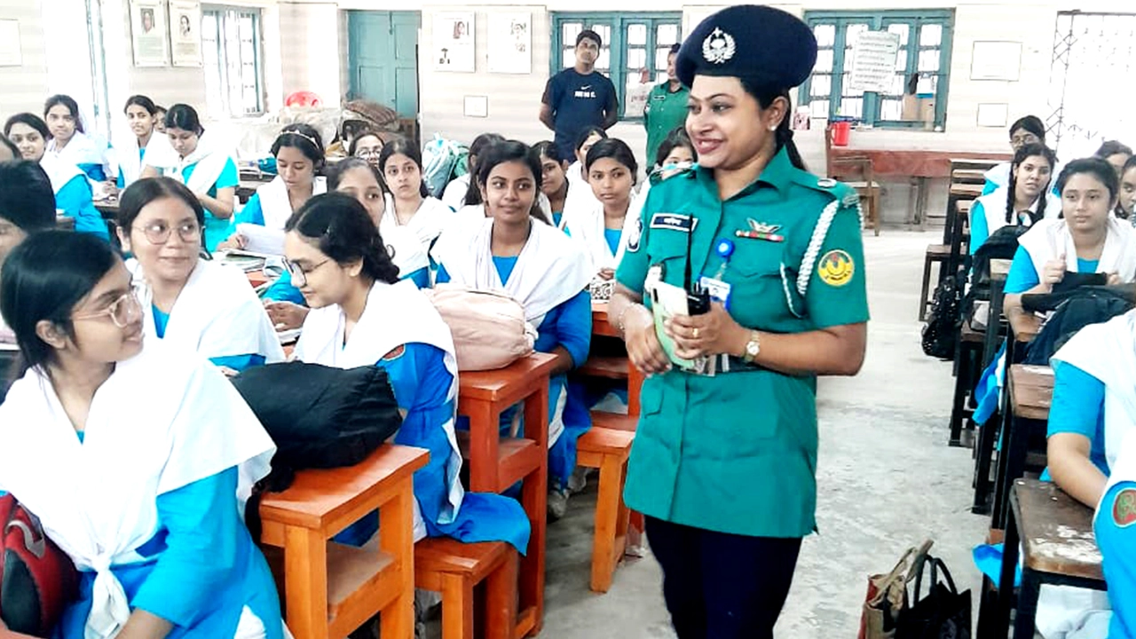 রাজশাহীতে ‘স্কুল ভিজিটিং প্রোগ্রাম’ শুরু। ছবি : কালবেলা