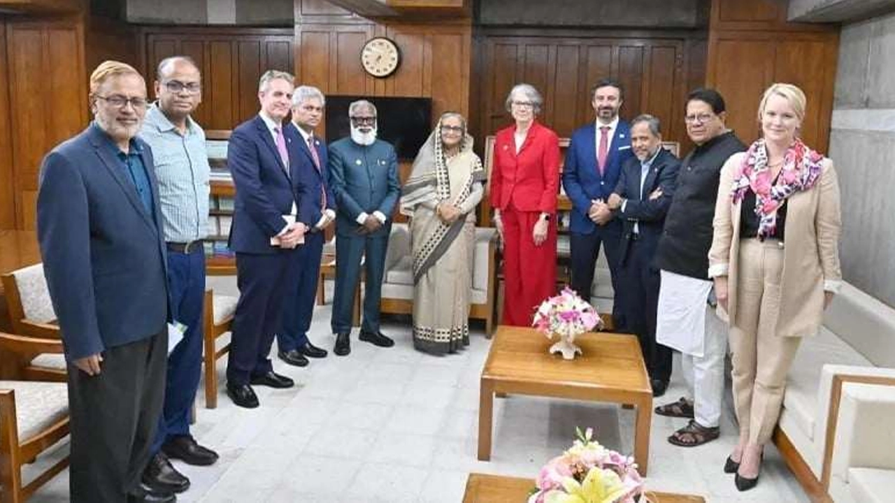 বাংলাদেশ সফরকালে আইএফআরসির প্রেসিডেন্ট কেট ফোর্বস প্রধানমন্ত্রী শেখ হাসিনার সঙ্গে সৌজন্য সাক্ষাৎ করেন। ছবি : সংগৃহীত
