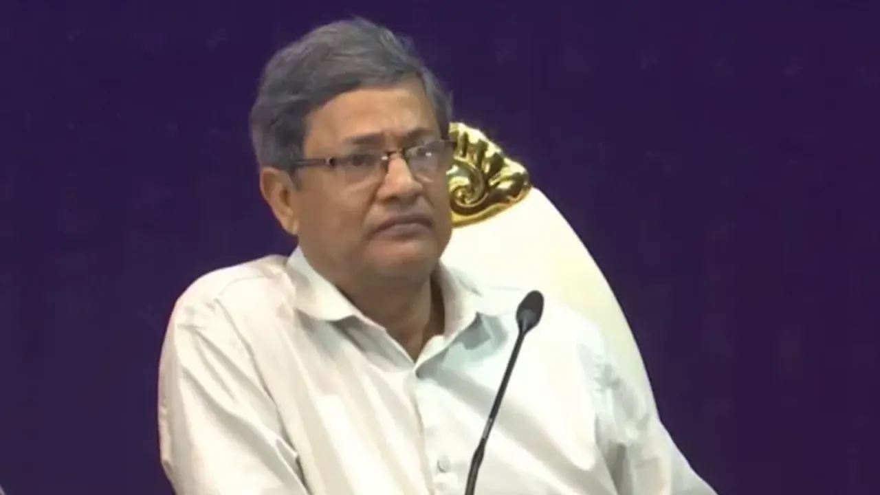 বাজেটোত্তর সংবাদ সম্মেলনে এনবিআর চেয়ারম্যান আবু হেনা মো. রহমাতুল মুনিম। ছবি : সংগৃহীত