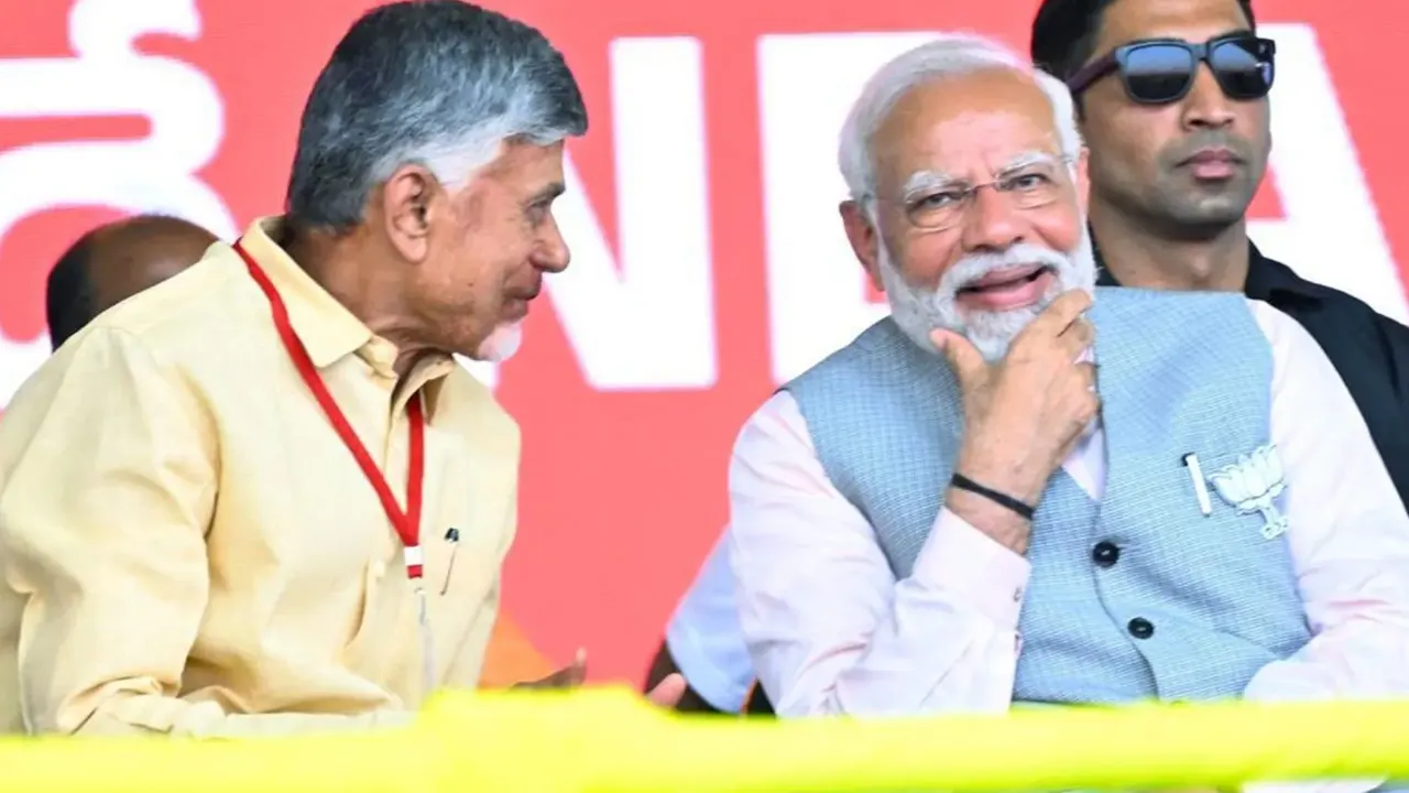 ভারতের প্রধানমন্ত্রী নরেন্দ্র মোদির সঙ্গে চন্দ্রবাবু নাইডু। ছবি : সংগৃহীত