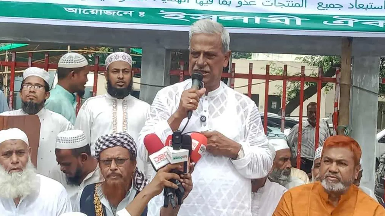 ১২ দলীয় জোটভুক্ত ইসলামী ঐক্যজোট আয়োজিত বিক্ষোভ সমাবেশে জয়নুল আবদিন ফারুক। ছবি : কালবেলা