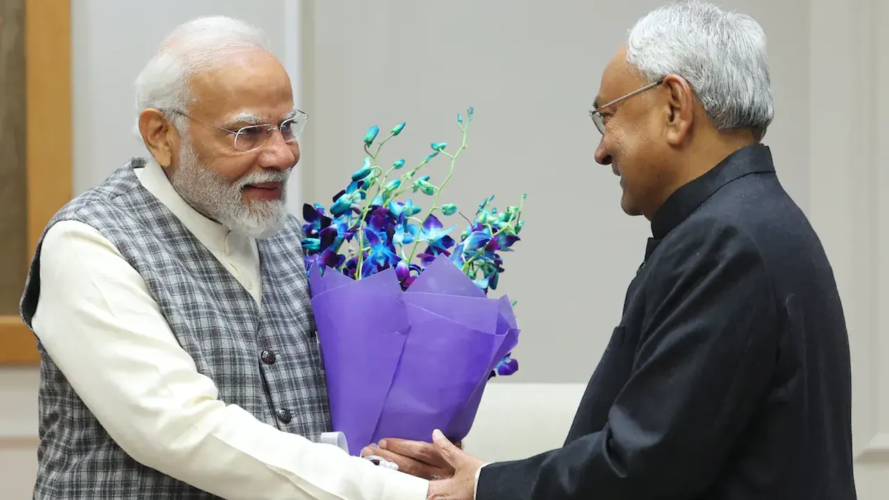 নরেন্দ্র মোদির সঙ্গে নীতিশ কুমার। ছবি : সংগৃহীত