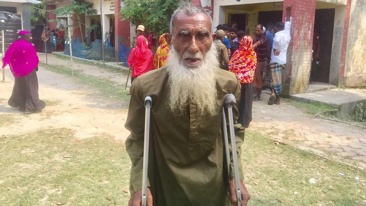 ১১০ বছর বয়সী আব্দুল লতিফ। ছবি : কালবেলা