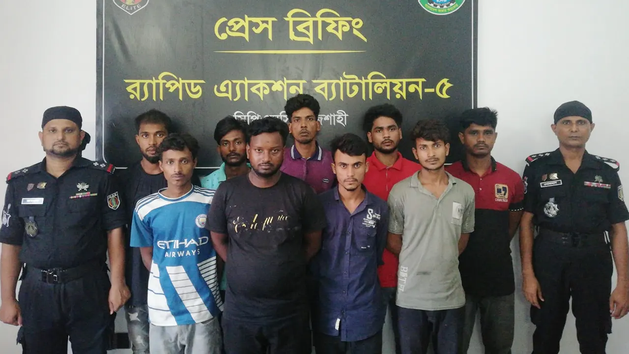 কিশোর গ্যাং ‘জনি বাহিনী’র ৯ জনকে গ্রেপ্তার করা হয়। ছবি : কালবেলা