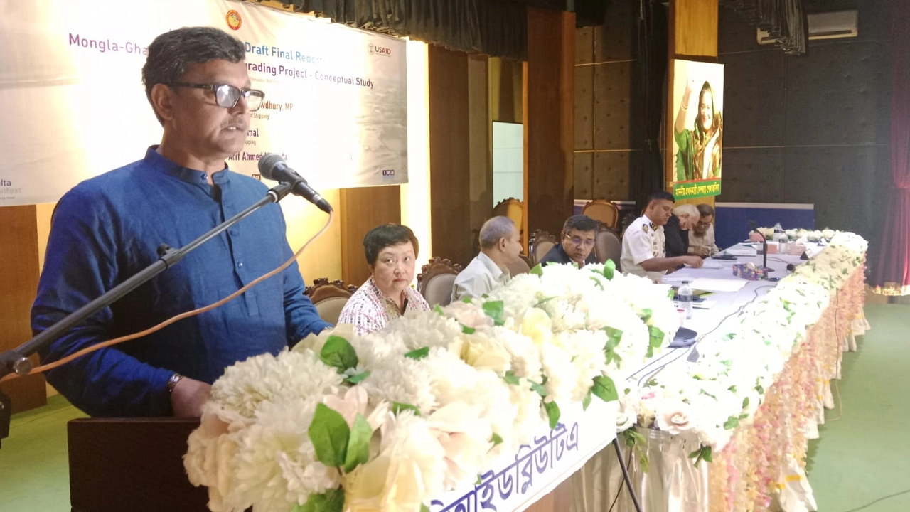 বিআইডব্লিউটিএ ভবনে ‘মোংলা-ঘাষিয়াখালী চ্যানেল আপগ্রেডিং প্রজেক্ট-কনসেপচুয়াল স্টাডি’-বিষয়ক ওয়ার্কশপে কথা বলেন নৌপরিবহন প্রতিমন্ত্রী। ছবি : কালবেলা