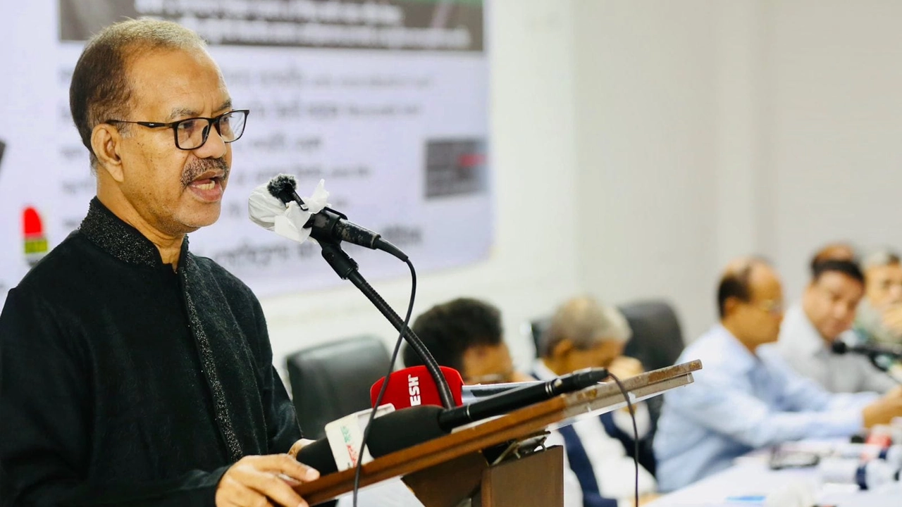 জাতীয় প্রেস ক্লাবে এক সভায় বক্তব্য দেন গাজীপুর জেলা বিএনপির সভাপতি ফজলুল হক মিলন। ছবি : কালবেলা