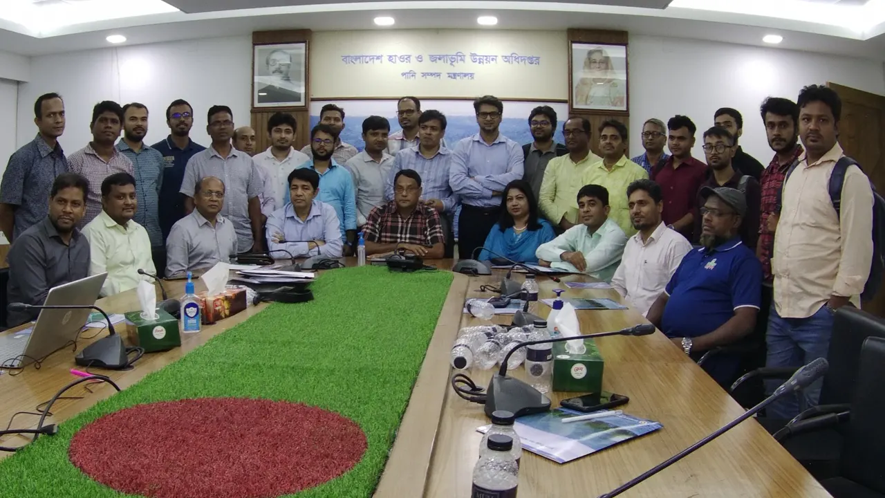 ‘১০০ বছরে হাওর ও জলাভূমি’ শীর্ষক কর্মশালায় অতিথিরা। ছবি : কালবেলা