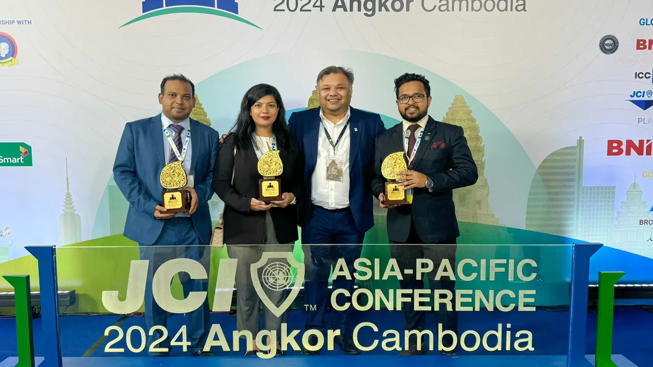 এশিয়া প্যাসিফিক কনফারেন্সে আন্তর্জাতিক বিতর্ক প্রতিযোগিতায় চ্যাম্পিয়ন হয়েছে জেসিআই বাংলাদেশের বিতর্ক দল। সৌজন্য ছবি