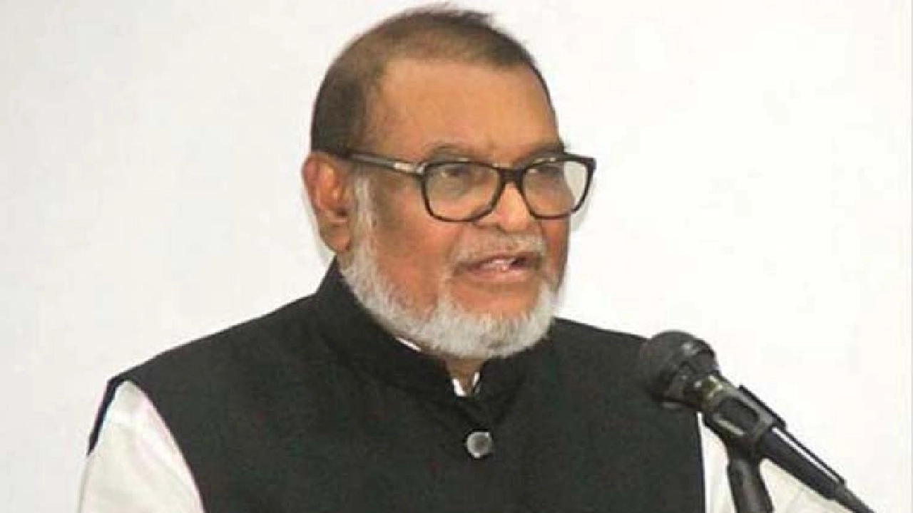 মুক্তিযুদ্ধবিষয়কমন্ত্রী আ.ক.ম মোজাম্মেল হক। পুরোনো ছবি