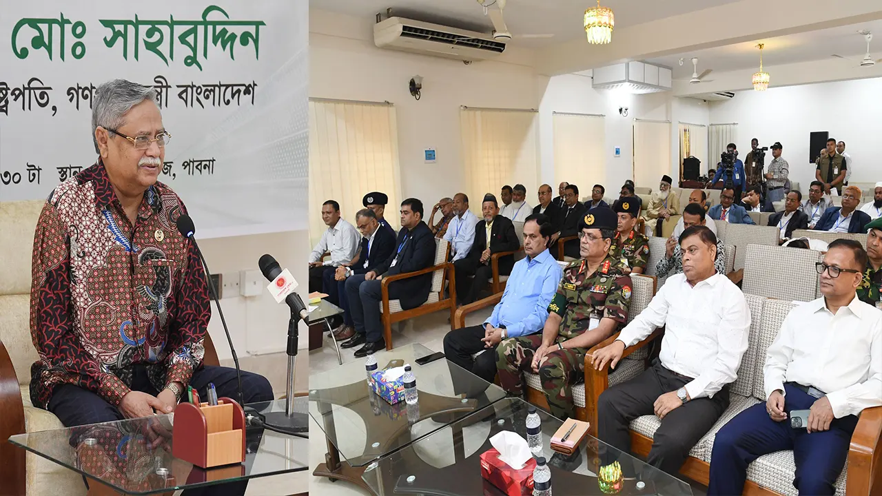 পাবনা সফরের তৃতীয় দিনে সার্কিট হাউসে জেলার চেম্বার অব কমার্সে মতবিনিময় সভায় রাষ্ট্রপতি। ছবি : কালবেলা