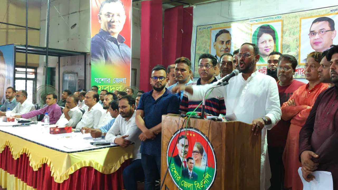 যশোরে জেলা যুবদলের উদ্যোগে প্রায় ২৫০ নেতাকর্মীর সংবর্ধনা সভায় প্রধান অতিথির বক্তব্য রাখেন টুকু। ছবি : কালবেলা