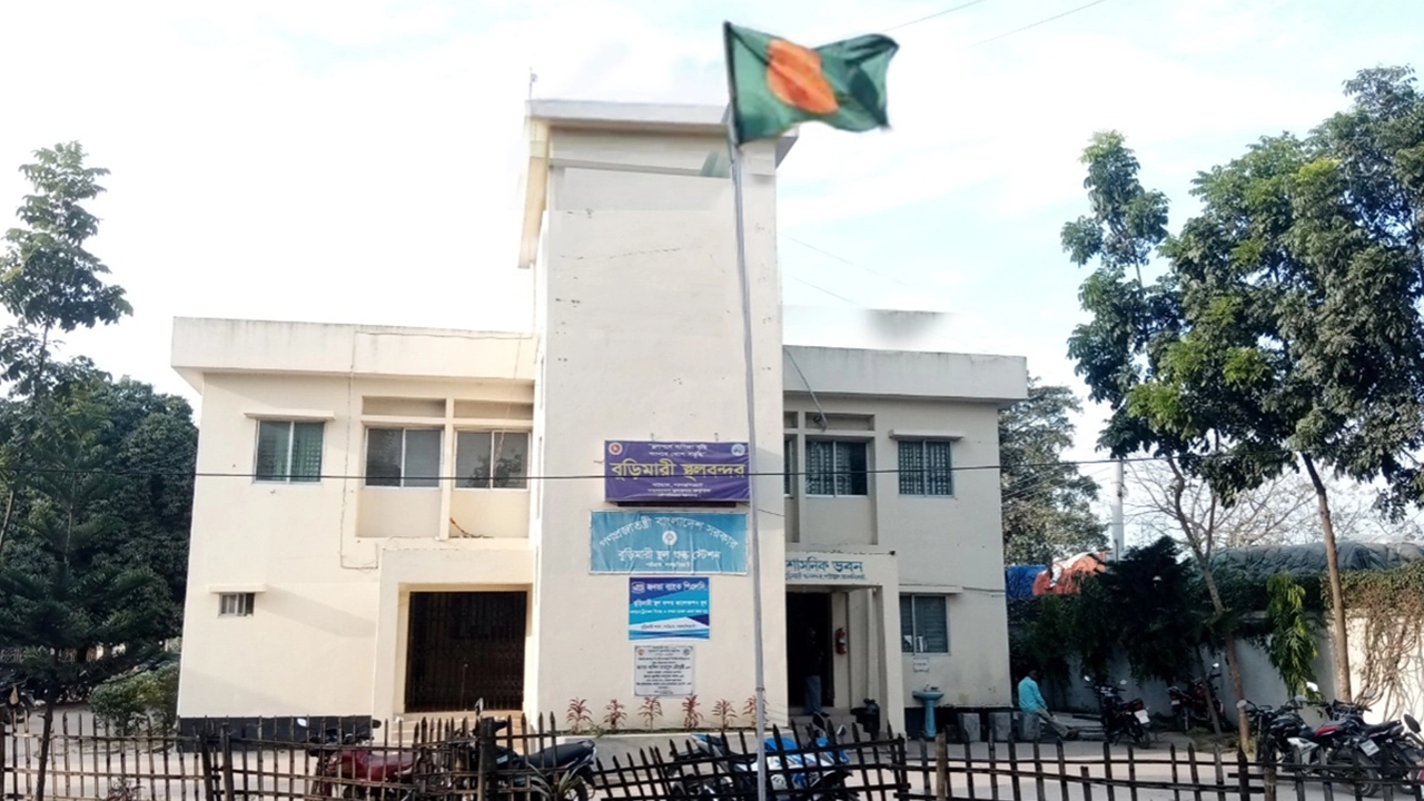 বুড়িমারী স্থলবন্দর। ছবি : কালবেলা