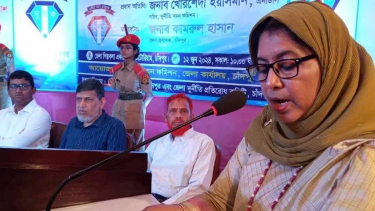 গণশুনানিতে বক্তব্য দেন দুর্নীতি দমন কমিশনের সচিব খোরশেদা ইয়াসমিন। ছবি : কালবেলা