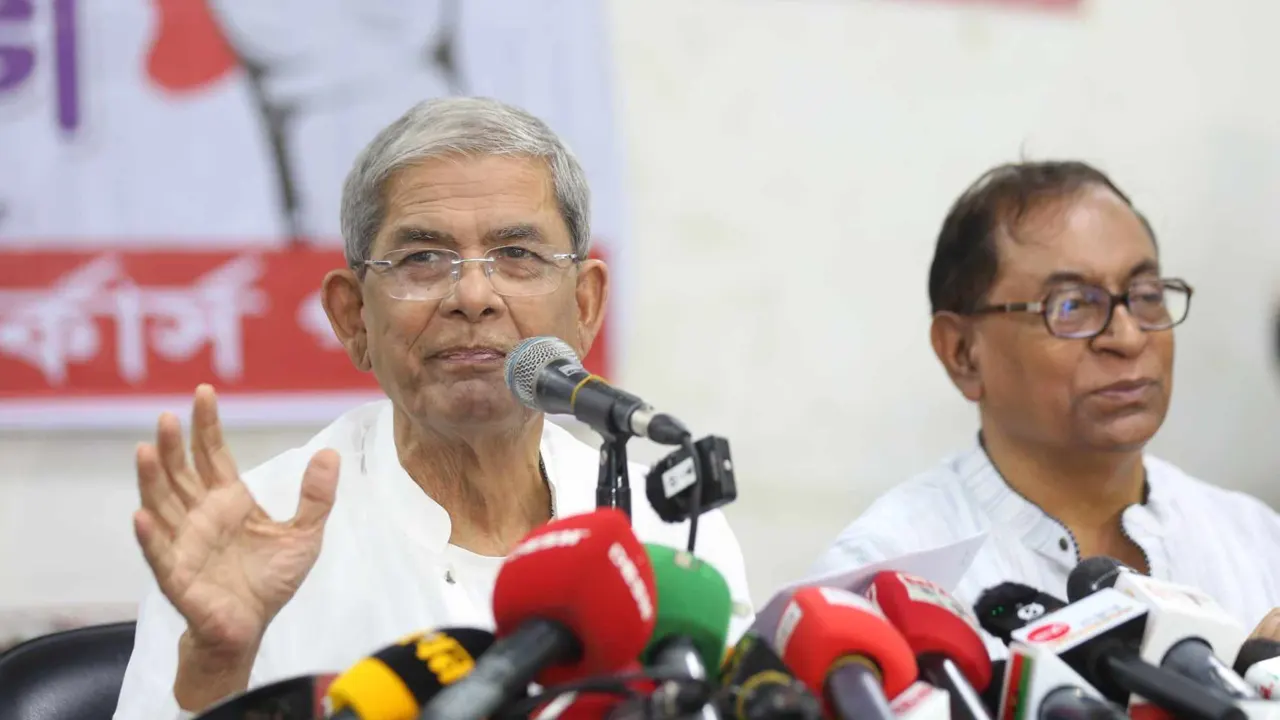 বাংলাদেশের বিপ্লবী ওয়ার্কার্স পার্টির এক মতবিনিময় সভায় মির্জা ফখরুল ইসলাম আলমগীর। ছবি : কালবেলা