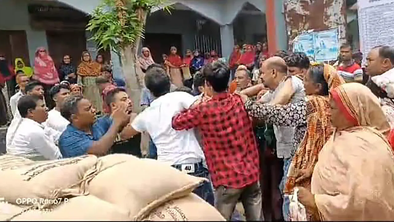 ইউপি চেয়ারম্যানকে মারধর করেন আওয়ামী লীগ নেতাসহ কয়েকজন। ছবি : কালবেলা